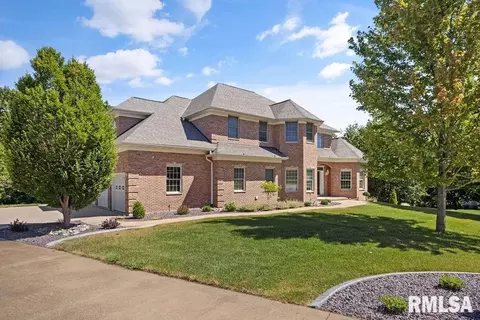 5545 Wood Crest Dr, Quincy, IL 62305