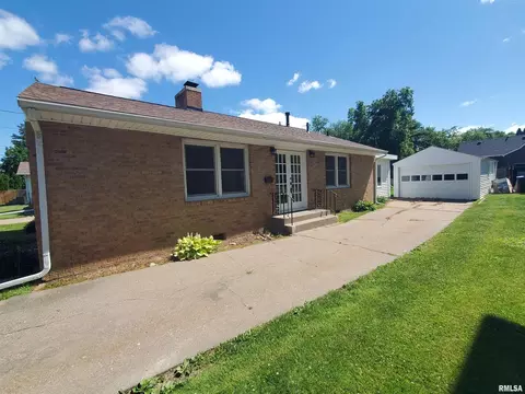 2251 32nd St, Rock Island, IL 61201