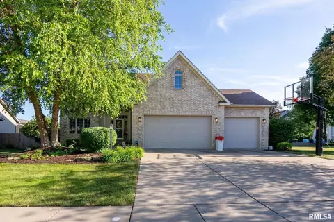 3117 52nd Avenue Ct, Bettendorf, IA 52722