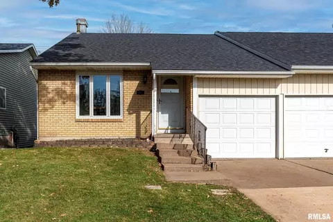 1822 W 66th St, Davenport, IA 52806