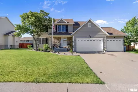 909 W Hickory St, Eldridge, IA 52748