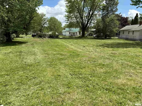 2014 Bryan Ave, Muscatine, IA 52761