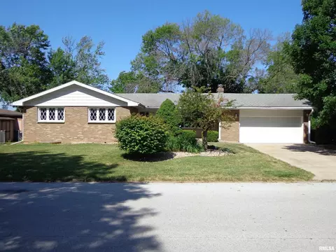 1530 Manor Hill Dr, Quincy, IL 62301