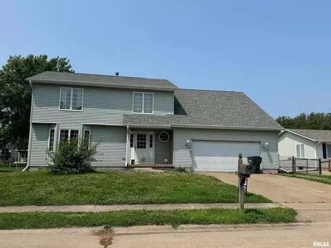 3110 Oak St, Davenport, IA 52804