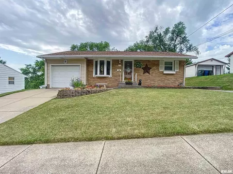 3117 W 2nd St, Davenport, IA 52804