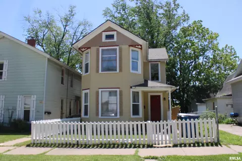 602 E 7th St, Muscatine, IA 52761