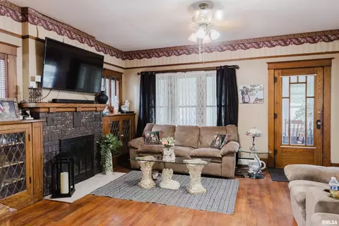 211 N Victor St, Christopher, IL 62822 photo 7