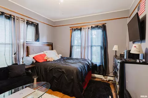 211 N Victor St, Christopher, IL 62822 photo 17