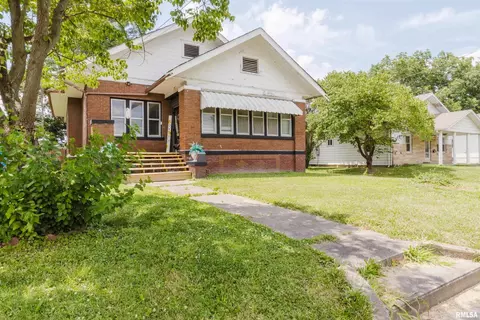 211 N Victor St, Christopher, IL 62822 photo 2
