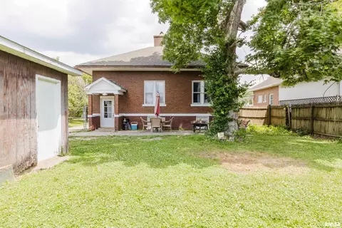 211 N Victor St, Christopher, IL 62822 photo 5