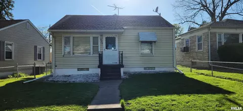 112 N Hazelwood Ave, Davenport, IA 52802