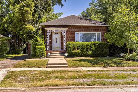 405 E Poplar St, West Frankfort, IL 62896