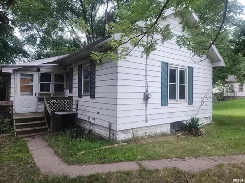 220 25th Pl, Clinton, IA 52732