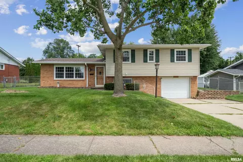 628 Westerfield Rd, Davenport, IA 52806
