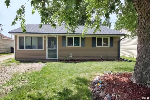 820 W 11th St, Milan, IL 61264