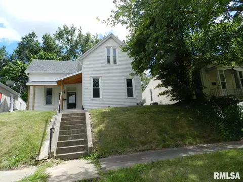 1128 Monroe St, Quincy, IL 62301