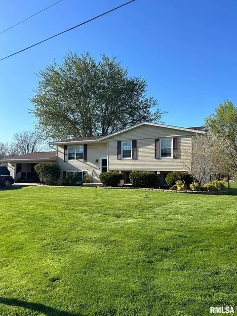 607 Edgehill Ct, Andalusia, IL 61232