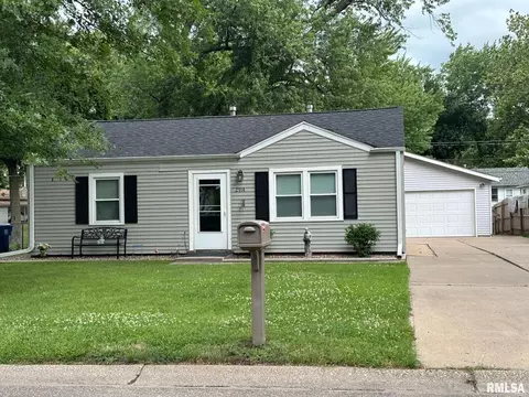 2914 W 68th St, Davenport, IA 52806