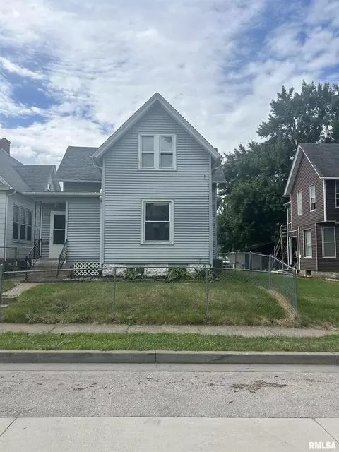 1453 W 7th St, Davenport, IA 52803