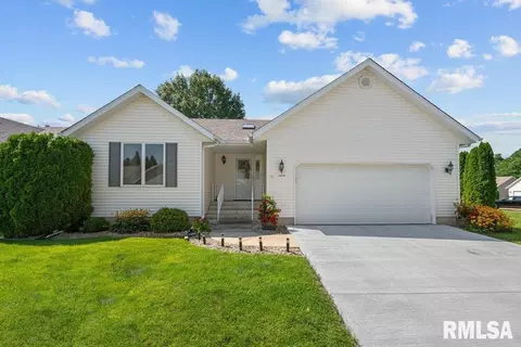 2016 Villa Pines Cir, Carbon Cliff, IL 61239