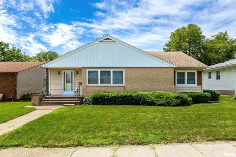 507 Hall Ave, Lowden, IA 52255