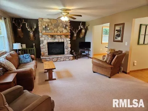 18136 County Highway 57, Hull, IL 62343 photo 3