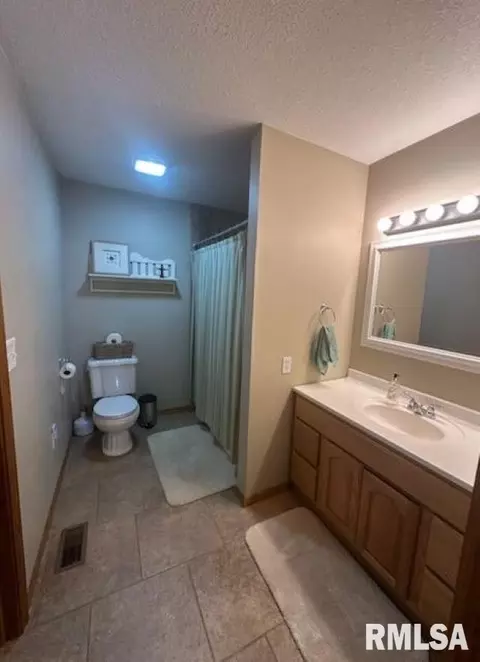 18136 County Highway 57, Hull, IL 62343 photo 9