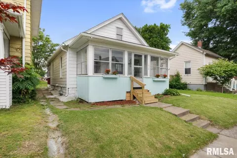 1525 W Pleasant St, Davenport, IA 52804