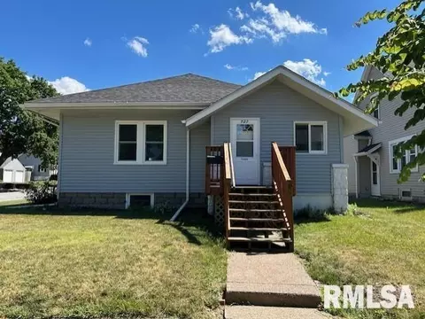 527 E 31st St, Davenport, IA 52803