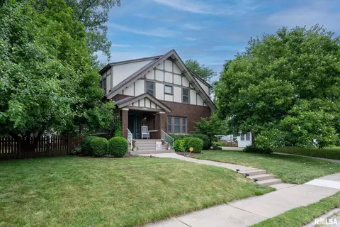 2406 Leclaire St, Davenport, IA 52803