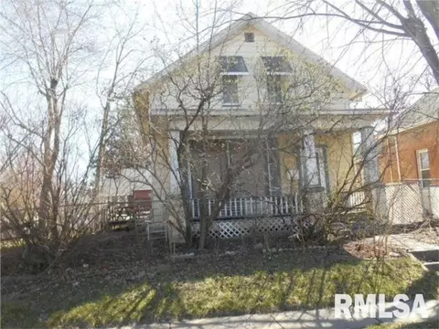 1329 Marquette St, Davenport, IA 52804
