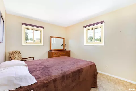 4805 45th Ave, Moline, IL 61265 photo 9