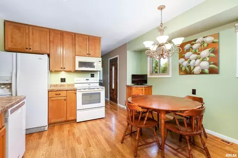 4805 45th Ave, Moline, IL 61265 photo 6