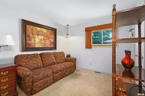 4805 45th Ave, Moline, IL 61265 photo 12