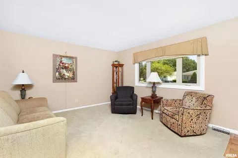 4805 45th Ave, Moline, IL 61265 photo 4