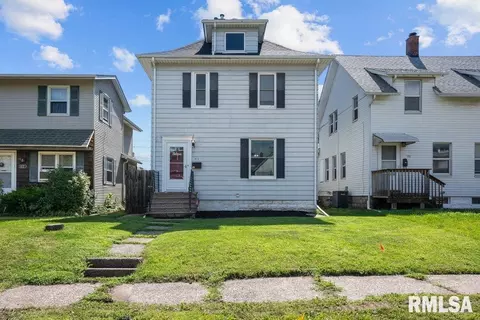 416 39th St, Moline, IL 61265