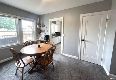 2337 28th St, Moline, IL 61265 photo 5