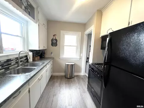 2337 28th St, Moline, IL 61265 photo 6