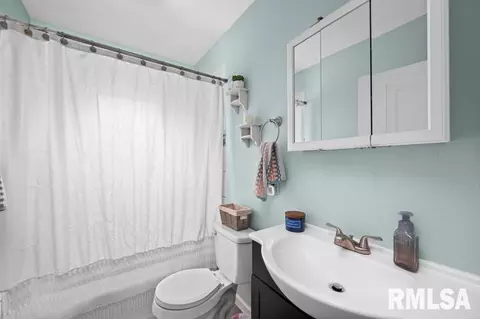2337 28th St, Moline, IL 61265 photo 9