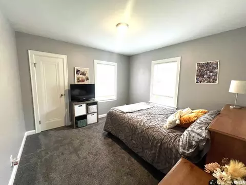 2337 28th St, Moline, IL 61265 photo 10