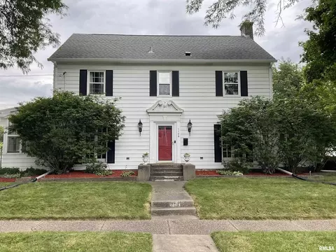 1108 W High St, Davenport, IA 52804