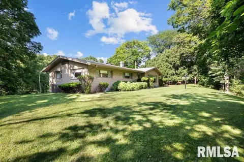 2800 River Heights Rd, Rock Island, IL 61201
