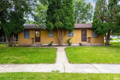 314 N 318 N 6th St, Eldridge, IA 52748