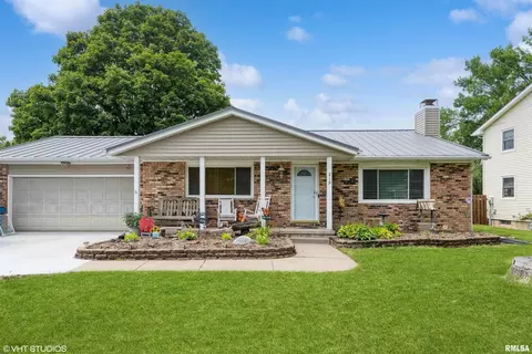 219 Park Lane Cir, Eldridge, IA 52748