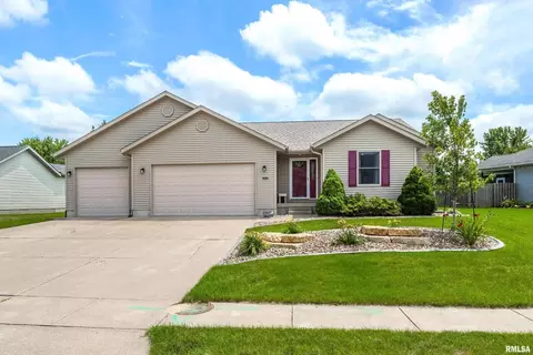 1532 Silver Valley Dr, Dewitt, IA 52742