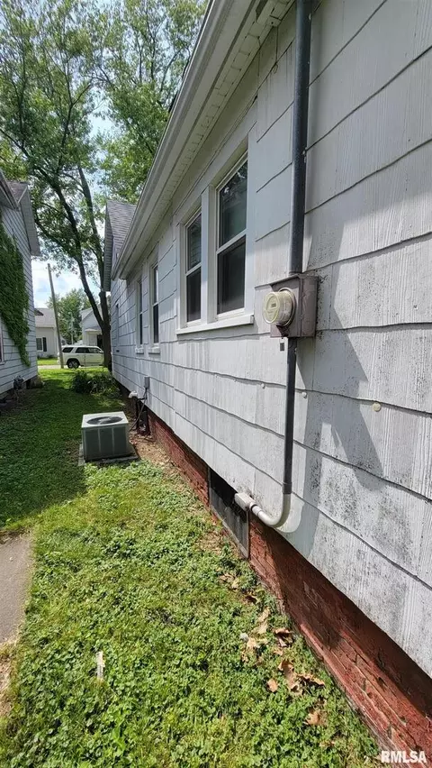 1422 14th St, Moline, IL 61265 photo 5