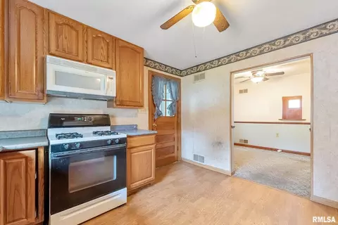 2418 48th St, Moline, IL 61265 photo 8