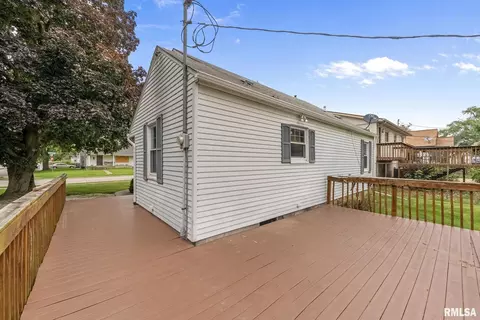 2418 48th St, Moline, IL 61265 photo 4