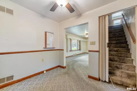 2418 48th St, Moline, IL 61265 photo 9