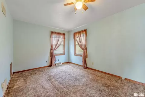 2418 48th St, Moline, IL 61265 photo 14